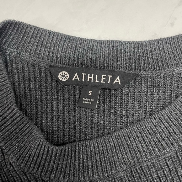 Athleta Gray Asymmetric Hem Side Slit Sweater Size Small Neutral Fall Outdoor - Picture 5 of 8